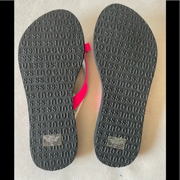 🆕 GUESS FLIP-FLOPS - Picture 3 of 3